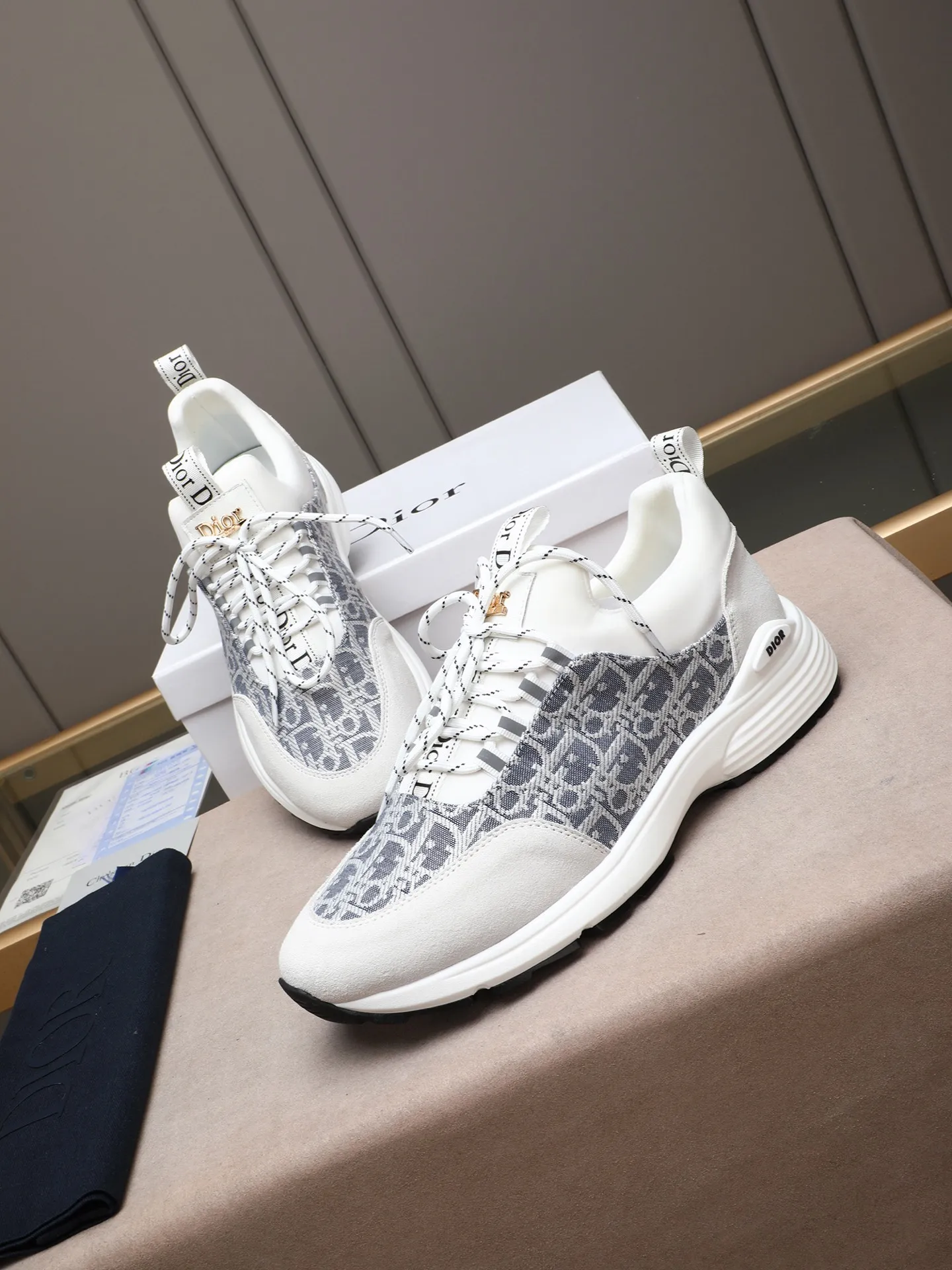 Men's shoes 💰440 💰Dior [Dior] 😘😘High-end series of casual men's shoes, simple and elegant👍👍👍The upper is made of first-layer genuine leather spliced ​​with Dior's special material [sun][sun]; imported first-layer sheepskin lining; special outsole, wear-resistant, lightweight, the overall design is harmonious and unified without lacking personality 👣🌟✨You deserve it! 3 colors😍Sizes 38~44. (45 custom-made) The picture above is a big seller🔥🔥🔥